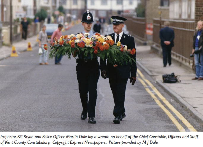 police-with-wreath